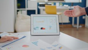 How Customer Insight Analytics Fuels the Power of Augmented Reality - Hovarlay How Customer Insight Analytics Fuels the Power of Augmented Reality
