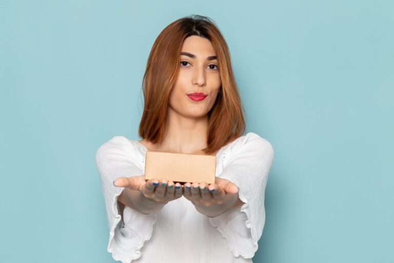 female-white-dress-holding-present-box | HOVARLAY - Hovarlay female-white-dress-holding-present-box | HOVARLAY