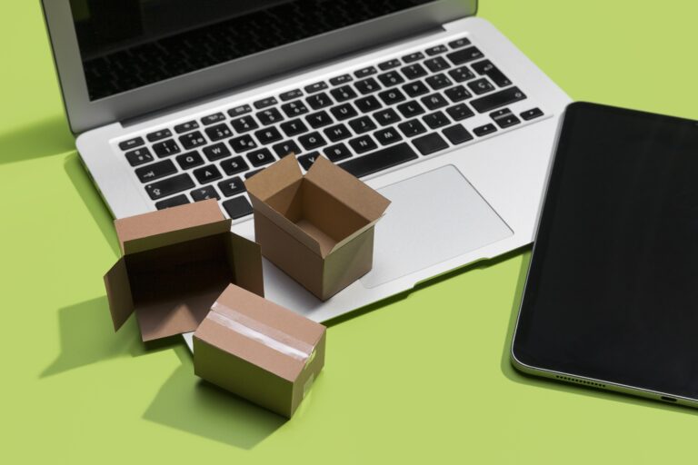 close-up-view-online-shopping-concept | HOVARLAY