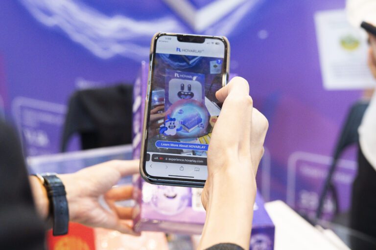 HOVARLAY Kemasan Imersif